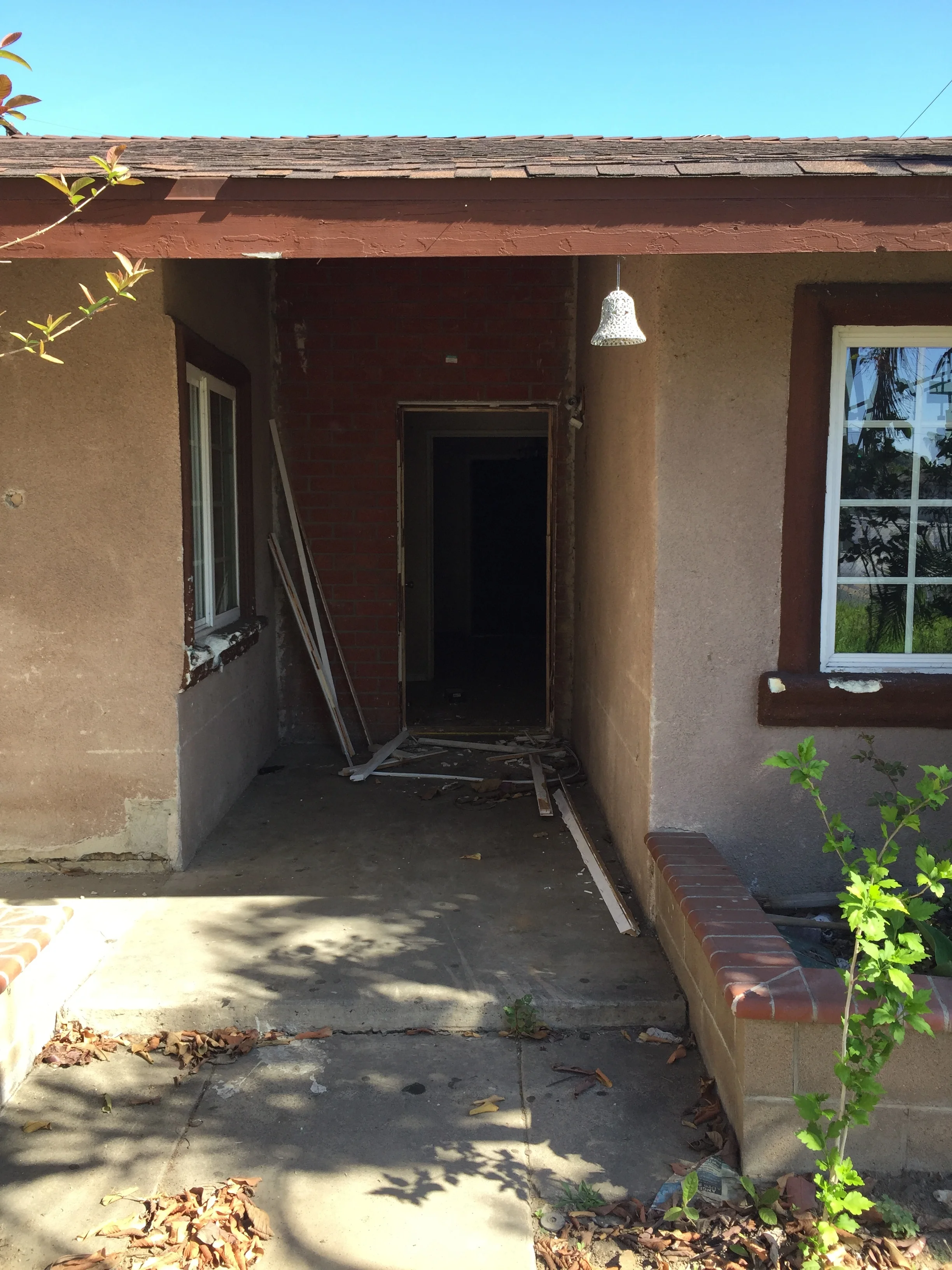 Sleepless in Santa Ana - Board-up Diva in full effect. 