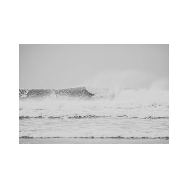 South Fistral
.
Haven&rsquo;t uploaded a surf picture in a while. So here&rsquo;s one from last winter.  #aswellscomingharry
.
Canon 5D Mark 4