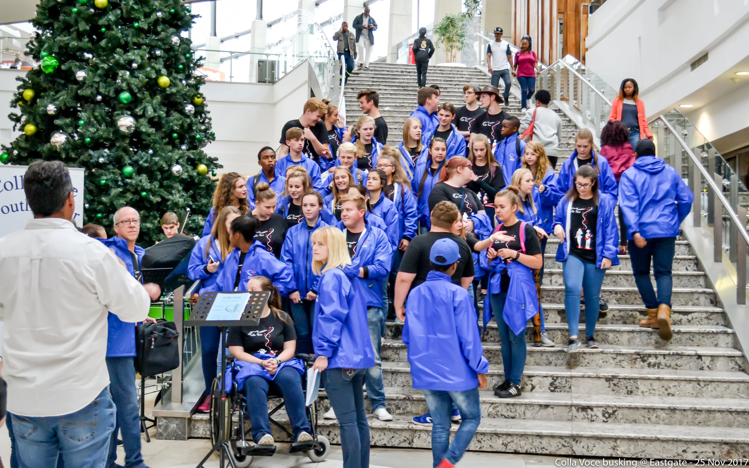 25 Nov 2017 Eastgate Busk 01.jpg