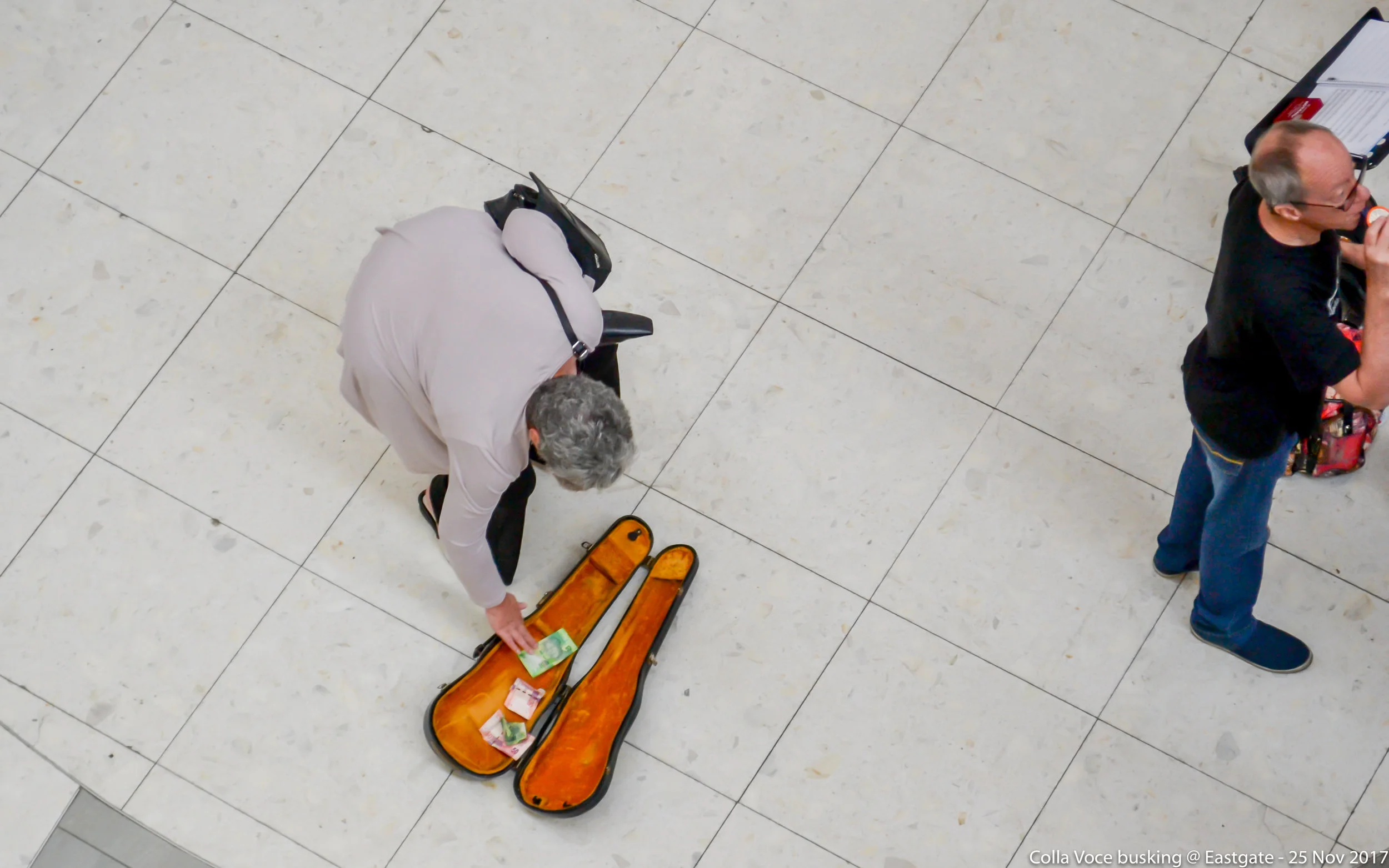 25 Nov 2017 Eastgate Busk 08.jpg