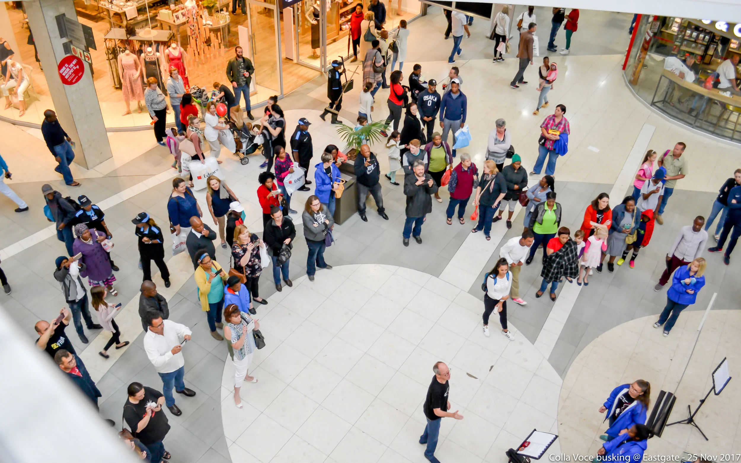 25 Nov 2017 Eastgate Busk 07.jpg