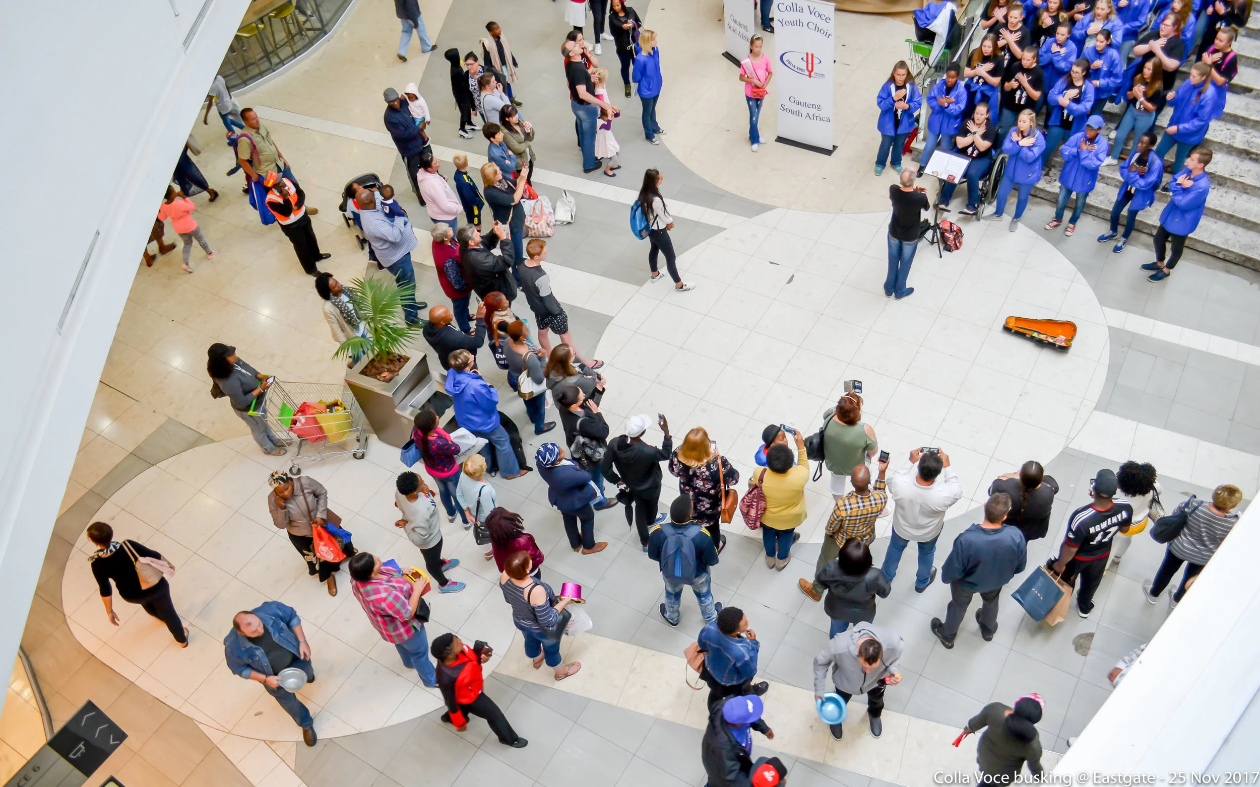 25 Nov 2017 Eastgate Busk 10.jpg