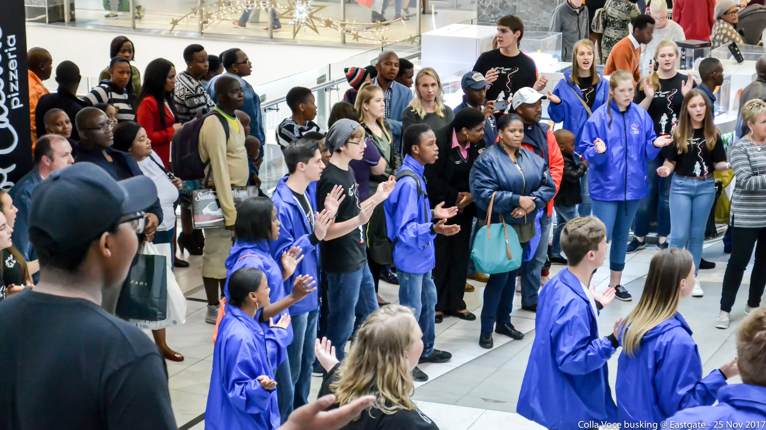 25 Nov 2017 Eastgate Busk 29.jpg