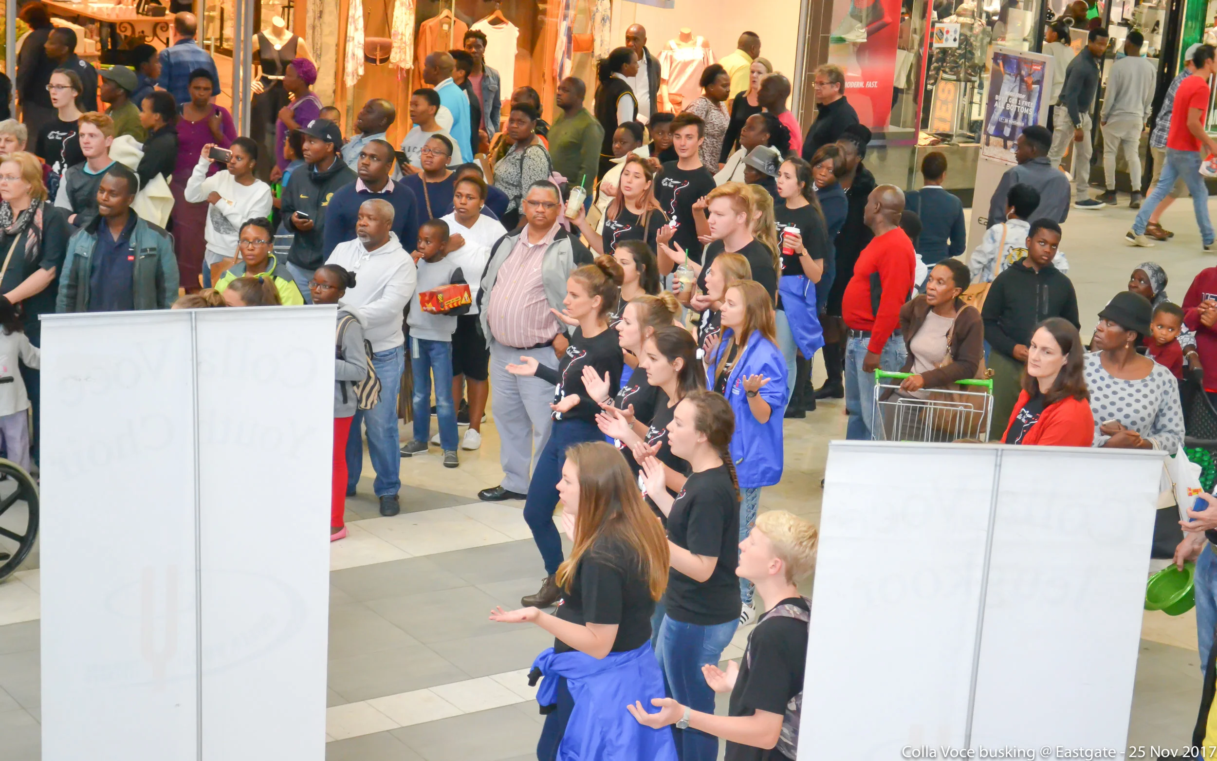 25 Nov 2017 Eastgate Busk 30.jpg