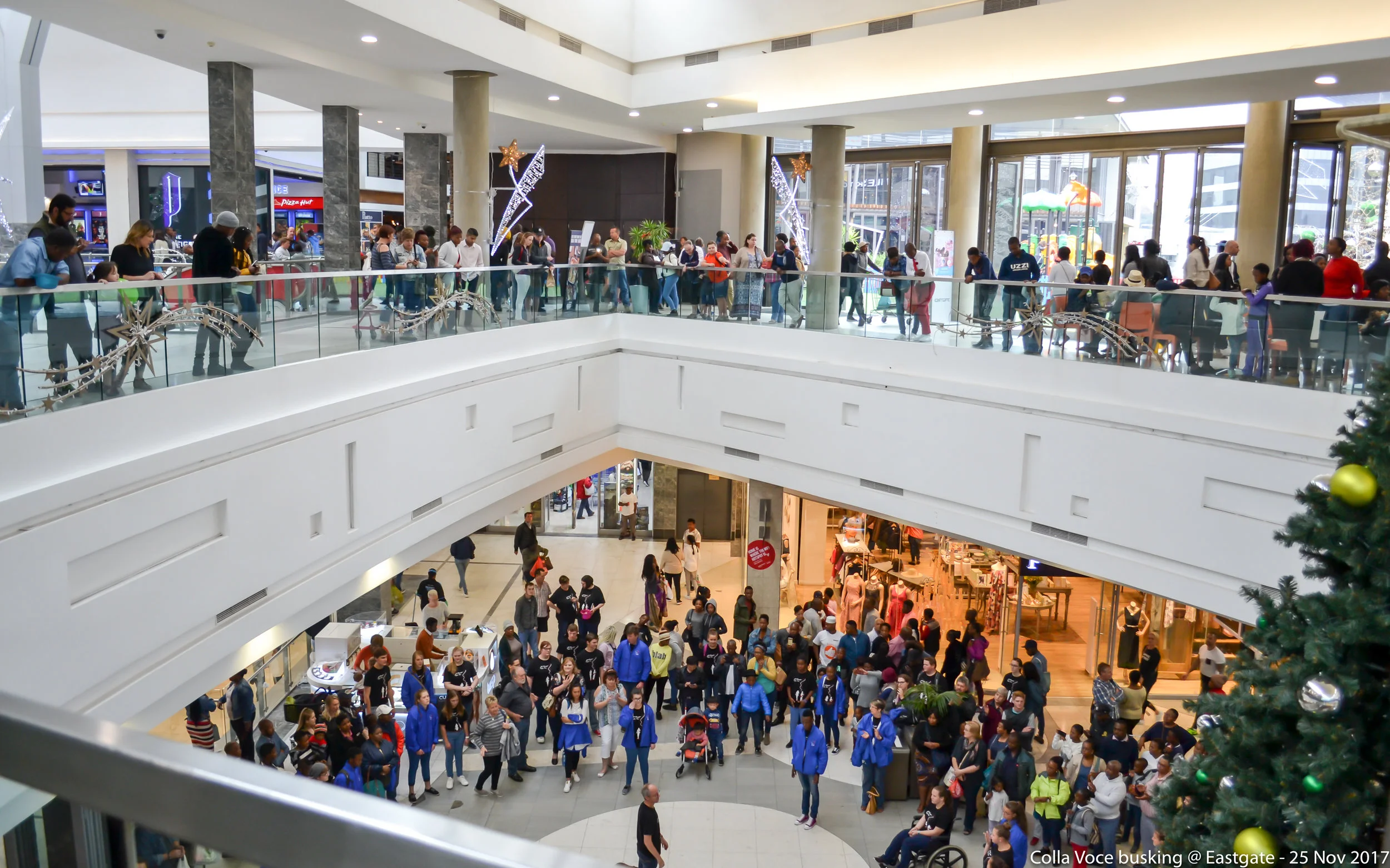25 Nov 2017 Eastgate Busk 32.jpg