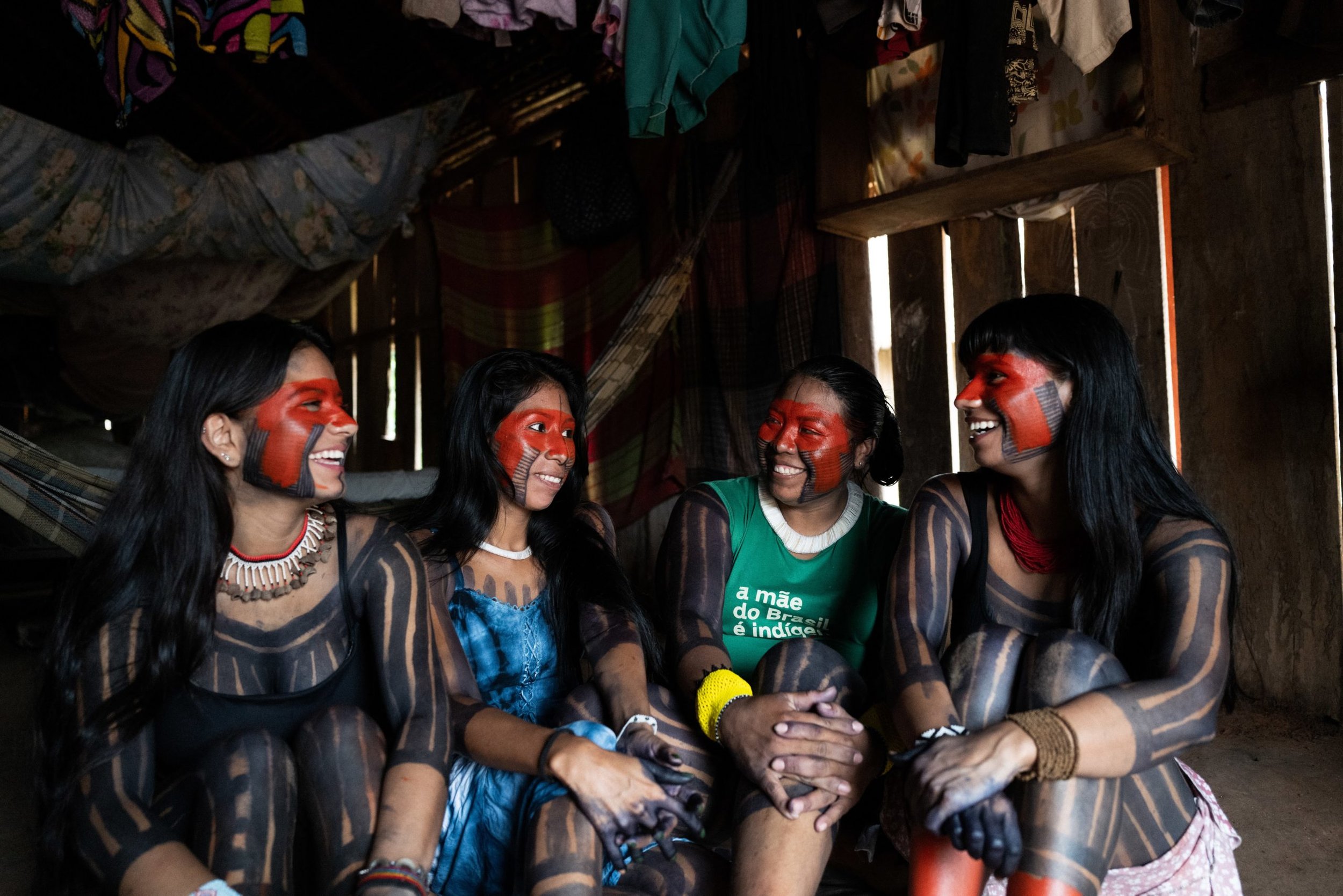  Från vänster: Helena Gualinga, Irepoti Metuktire, Mayalú Txucarramãe, Nina Gualinga. Foto: Alice Aedy.    