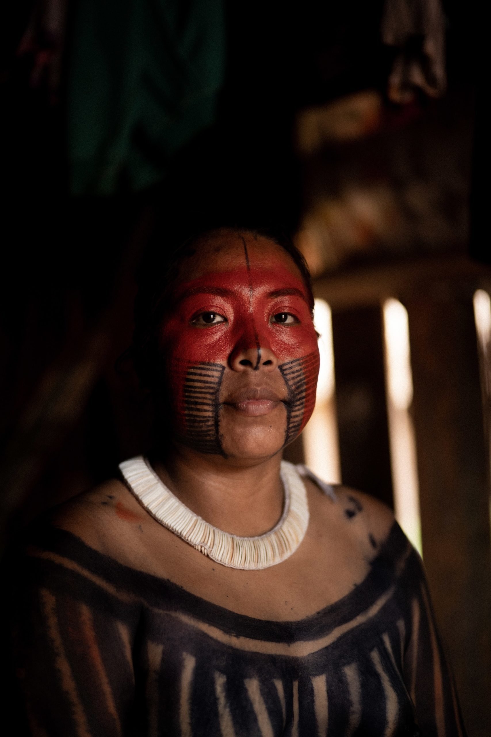  Mayalú Txucarramãe är en ledare från Kayapó Mebengokre-folket and Waujafolket. Hennes pappa är Cacique Megaron och hennes farfar/morfar är Cacique Raoni: båda är globalt erkända urfolkskämpar och ledare. Foto: Alice Aedy    