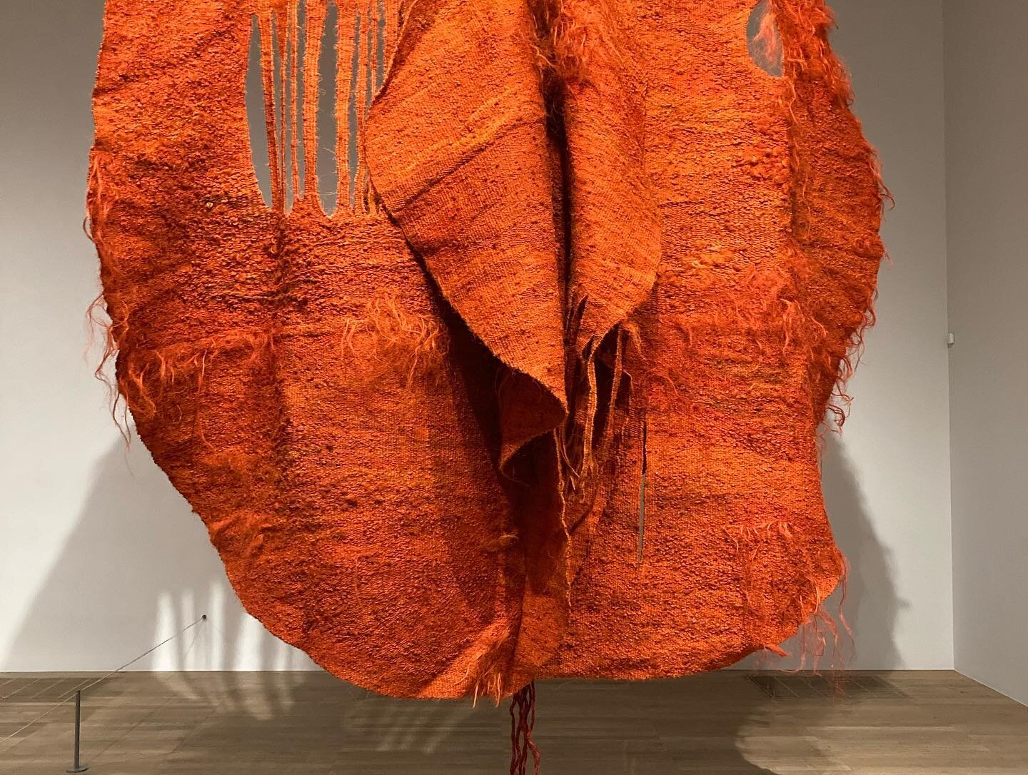 I finally made it to Magdalena Abakanowicz. The shape and colours of her forms emulated suffering and hardship, yet they smelled comforting and warm. Her yarns and materials gave off an oily scent of wool and boat yards as the forms slowly moved in t