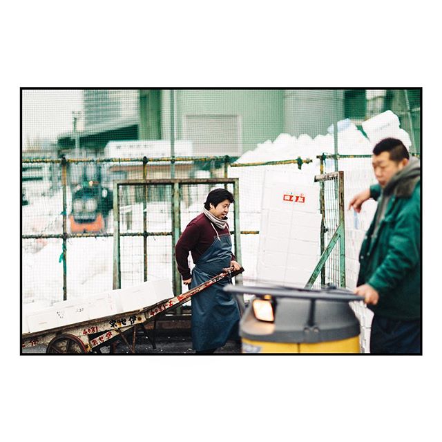 Tokyo. February 28, 2016. [26487] ⠀
⠀
Outtake from last year&rsquo;s story on  Tsukiji, the world&rsquo;s largest fish market, published on @eater alongside Sarah Baird&rsquo;s beautiful words. Link in Story. #tsukijifishmarket
