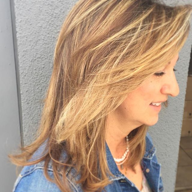Spring highlights by Veesun 💐#blonde #highlights #hairconcept2000 #woodlandhills #americansalon #modernsalon #behindthechair