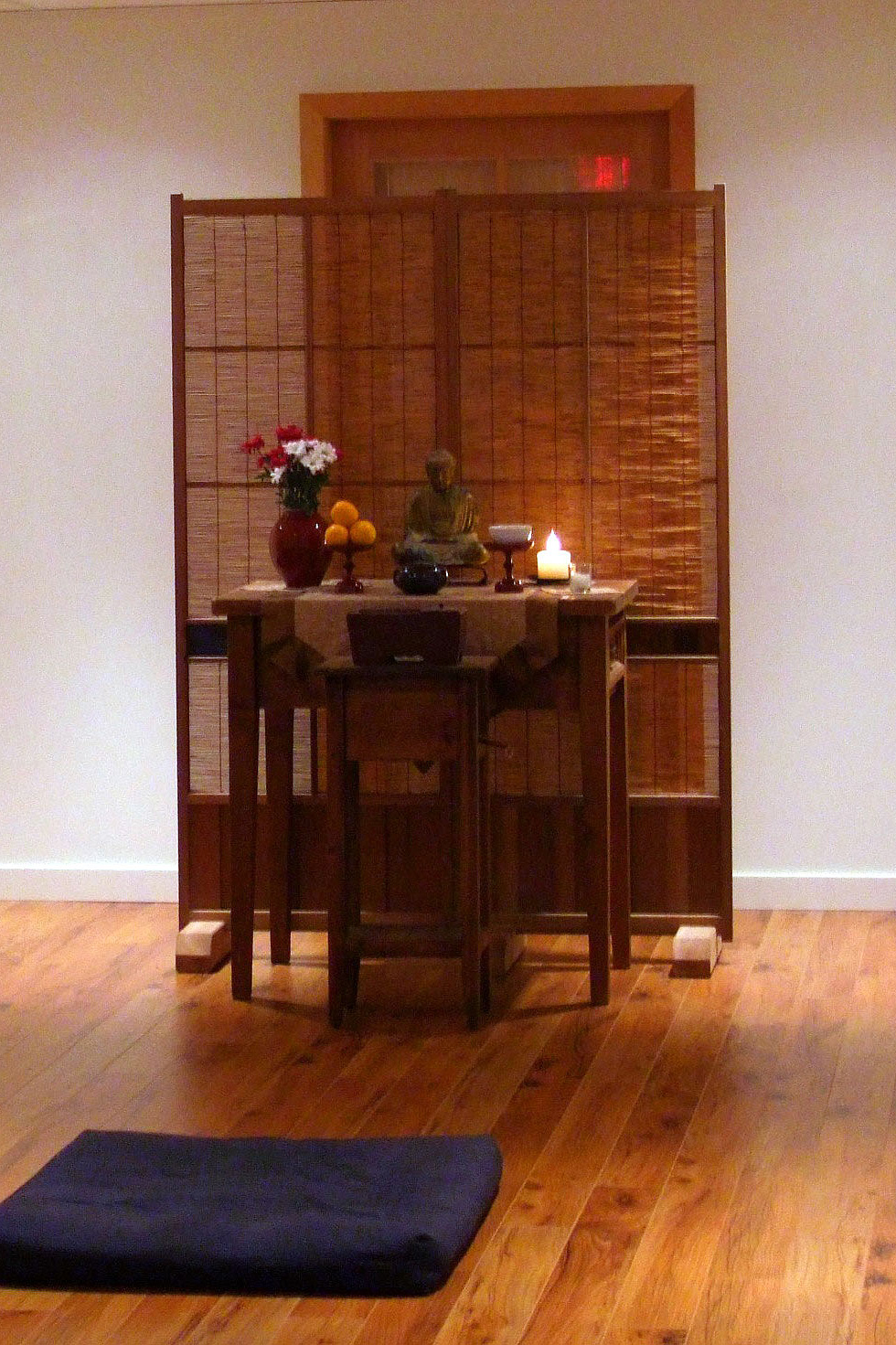 The altar in Mountain Rain's Vancouver Zendo