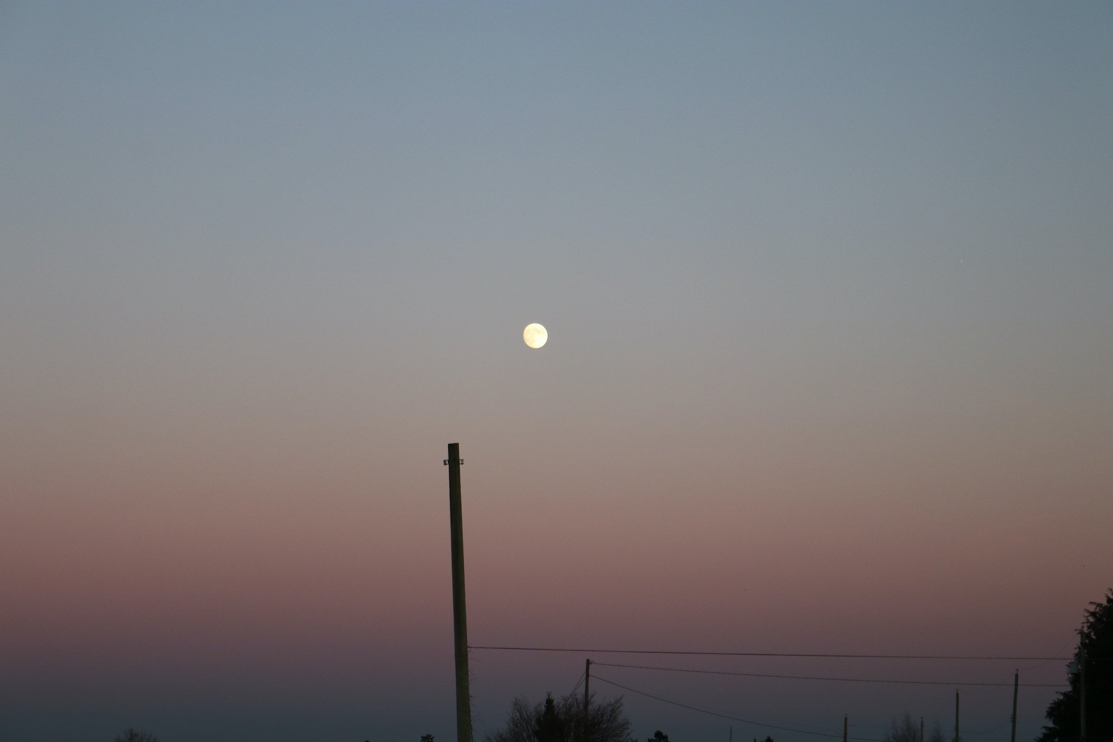 moonrise photo by:  Brendan Munden