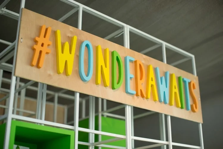 Social+Media+sign+-#Wonderawaits-+at+Westin+Holiday+Family+Event.jpg