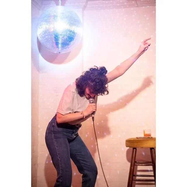 It&rsquo;s Friday beetches
.
.
So glad I got to see @therealemilywilson perform and also follow her on Instagram because her morning affirmations are actually QUITE HEARTWARMING ok happy Friday