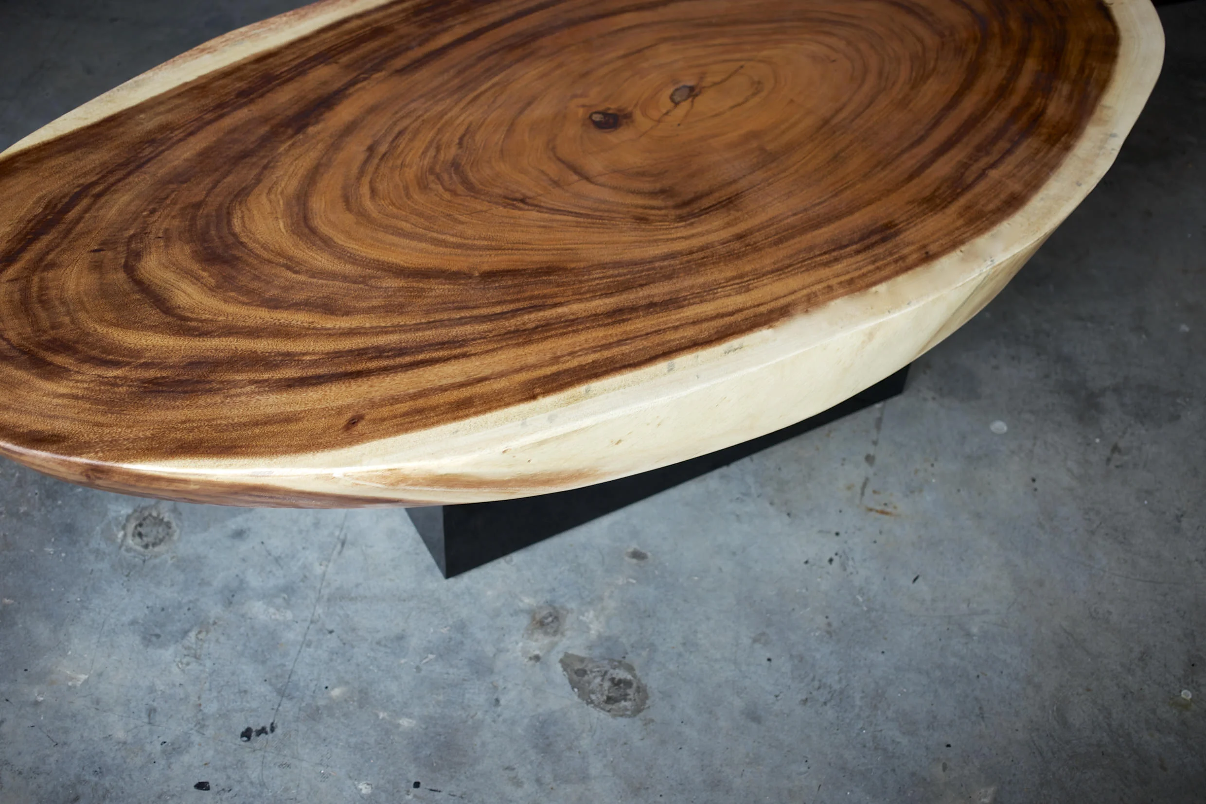 oval suar coffee table