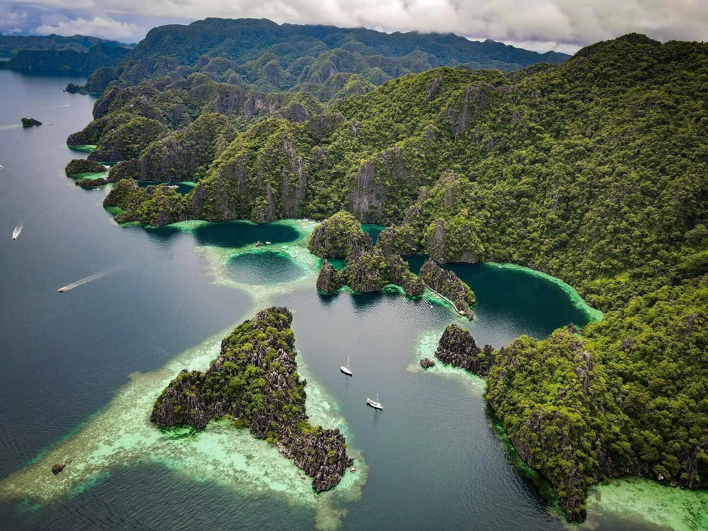 Just because you have a high position doesn&rsquo;t give you the right to bring down other people around you. 

#life #lesson #learn #love #oyeah #thanks #travel #droneshot #coron #palawan #ph #lalang #hahaha #sea #lessstress #moretravel #dji #instag