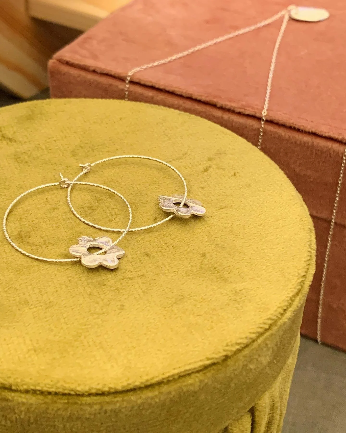 I&rsquo;m selling my silver jewellery at @solocraftfair today at the Between the Bridges market. Lots of lovely items on sale plus free Taro readings ⭐️ Pop in to say hello! Until 5pm #handmadejewellery #londonmarket #craftmarket #craftstall #londonm