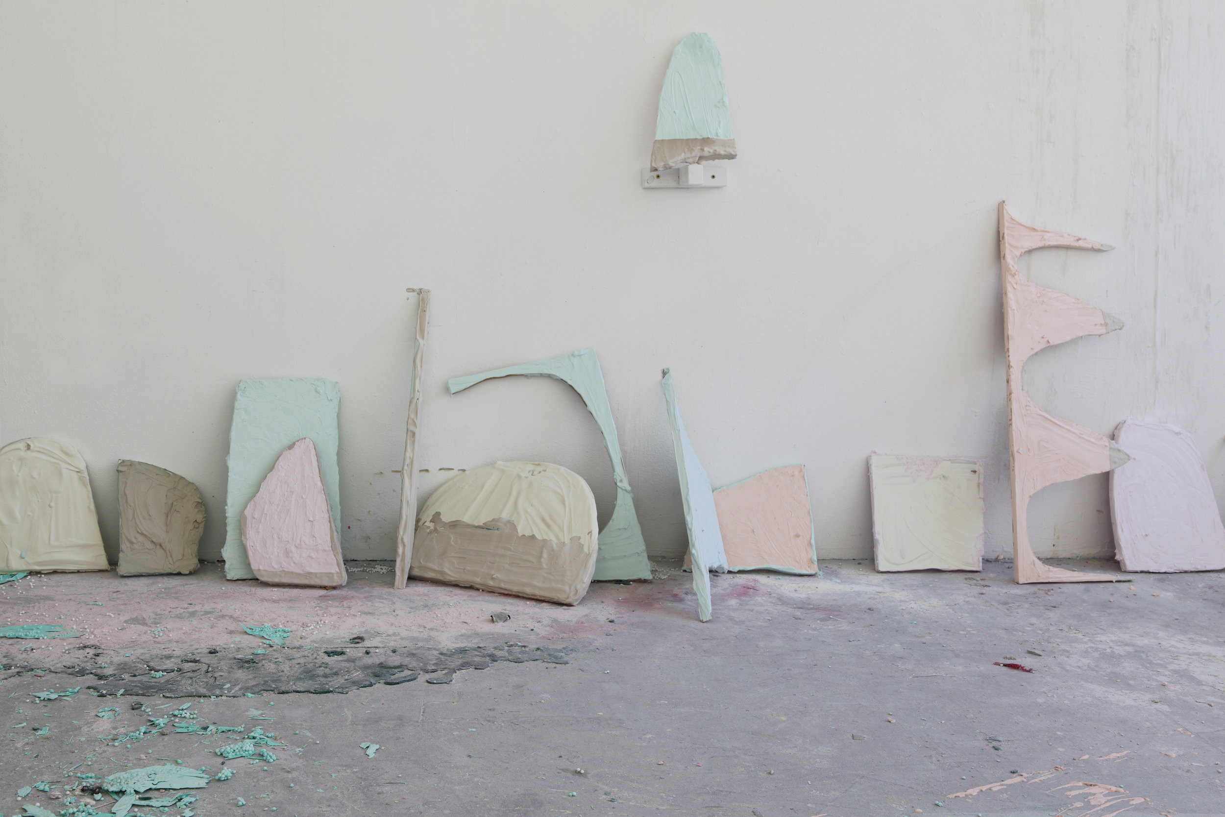 Studio view 2014 - Wood, plaster, pigments, various sizes 30 - 60 cm, Maastricht, 2014