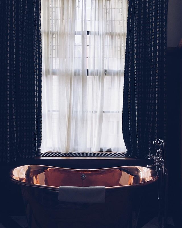 Morning view | A bath with bubbles &amp; lots of peppermint tea #bathtubgoals