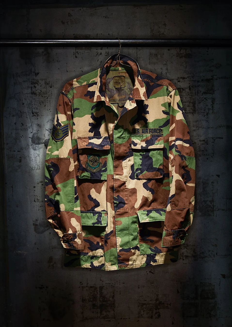 crop_MensHealth_Shot2_AirForceShirt_0038_COMP_rgb.jpg