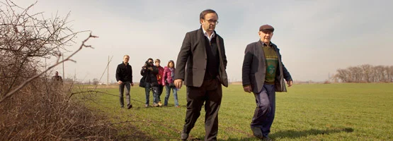 A witness leads Father Desbois and the Yahad–In Unum research team to an execution site in the Krasnodar region of Russia. © Markel Redondo/Yahad–In Unum.