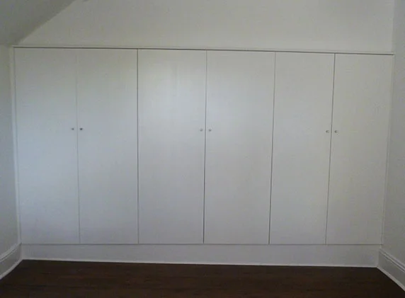 Modern fitted wardrobe.jpg