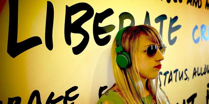 green headphones 05.jpg