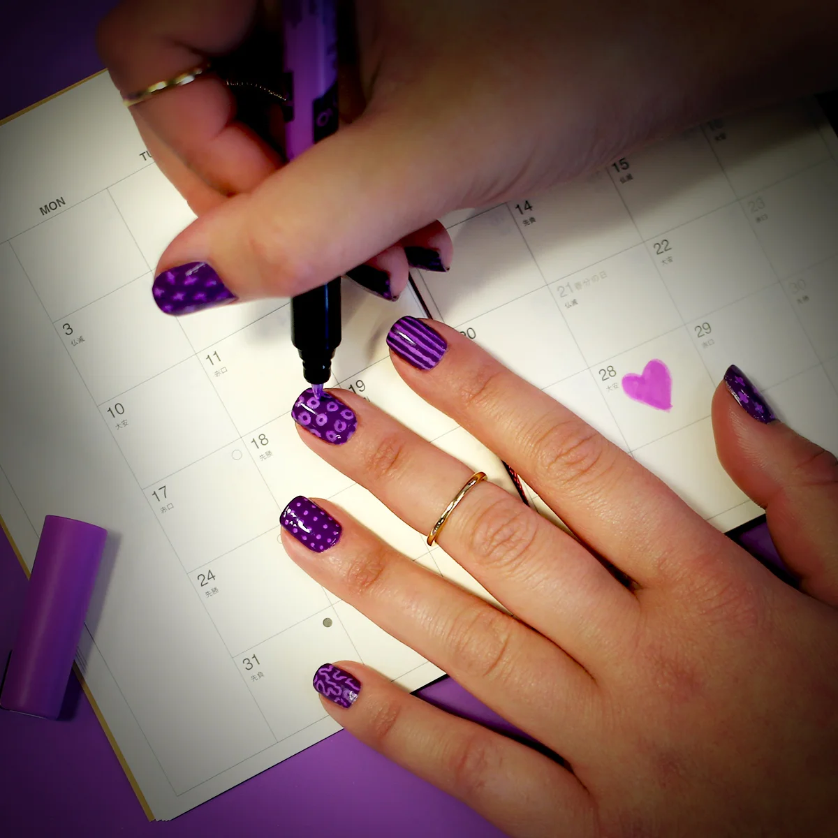 Purple Nail-Art pen 01.jpg