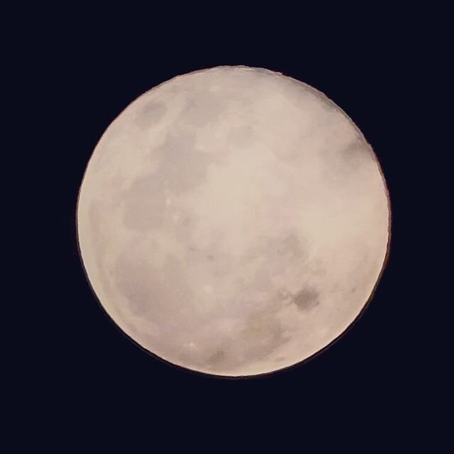 Last nights Supermoon, time for change and positivity in these crazy times..🌕✌🏼️🤙🏼
#shotfromtheroof 
#stayhome
#staysafe