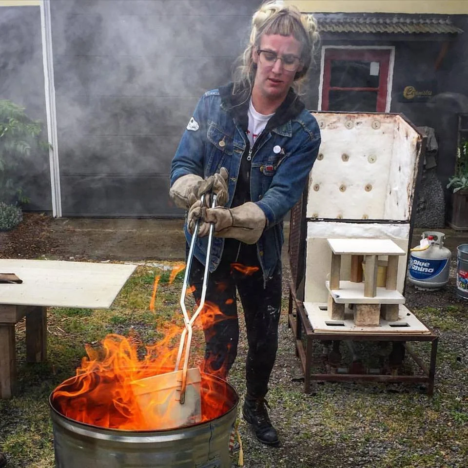 Removing pots from the kiln