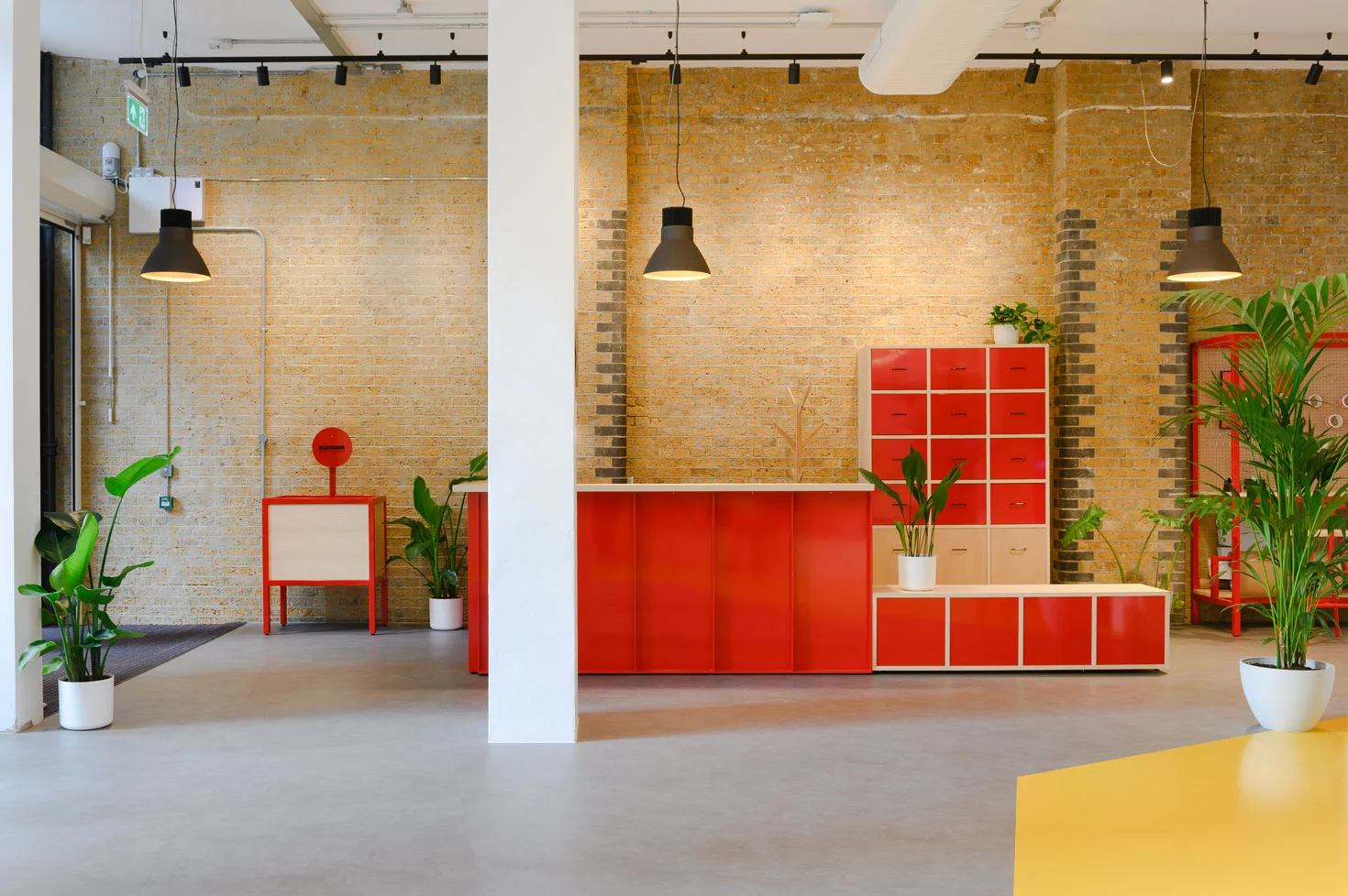 DEPOP HQ ENTRANCE FURNITURE