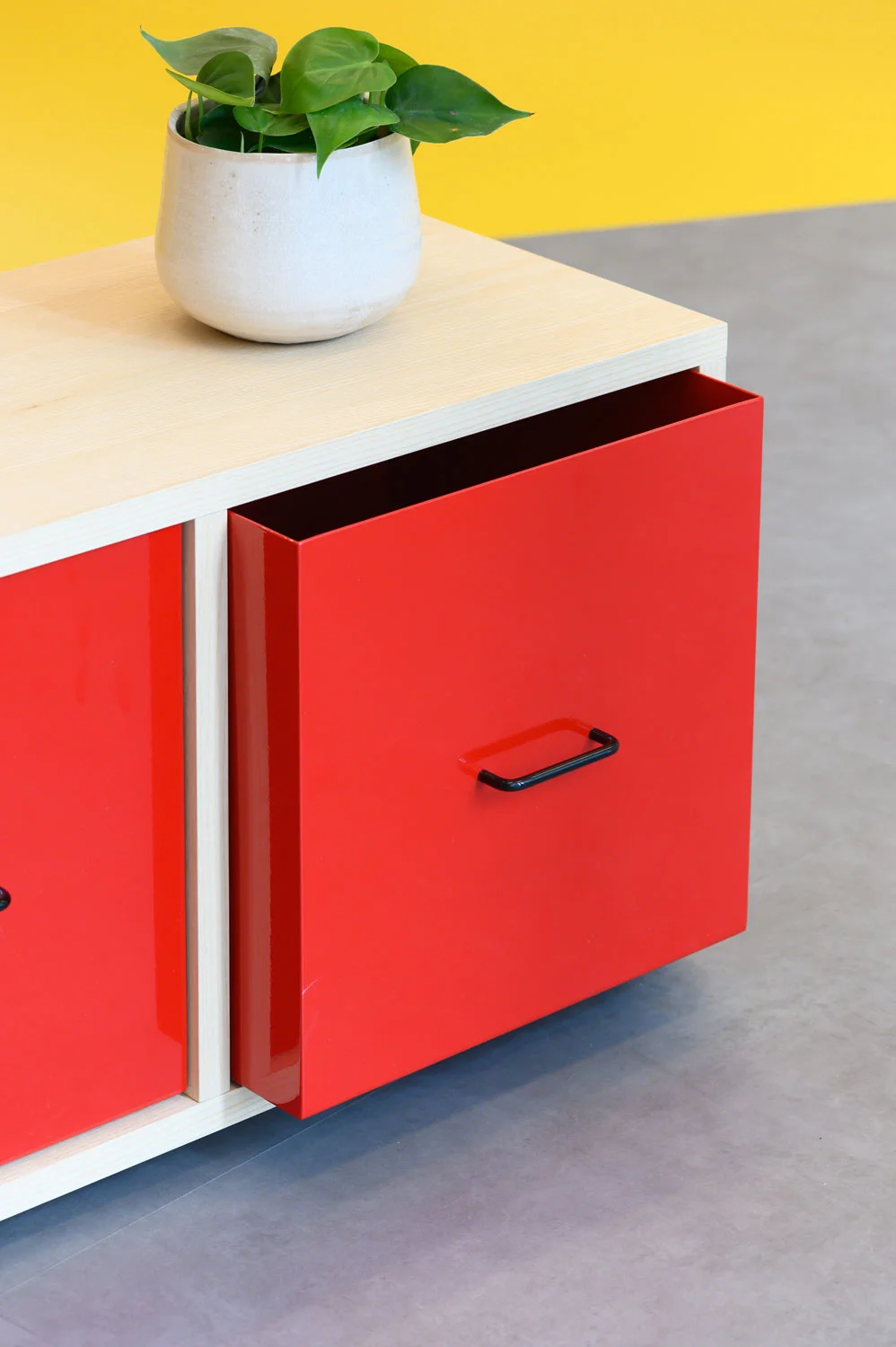 DEPOP HQ ENTRANCE FURNITURE