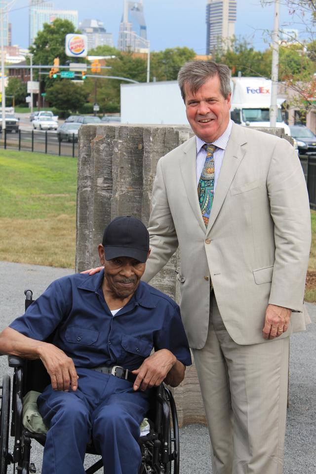 Mayor Karl Dean and Thornton Dial in August 2014 for the installation of his public sculpture for William Edmondson Park, commissioned by Metro Arts (Photo: The Arts Company)