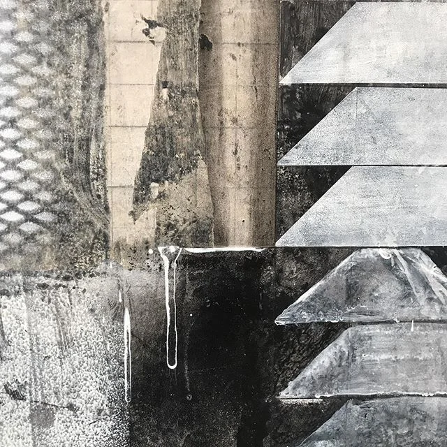 These subtle details by @bobbechtol.art in our current exhibition #ContradictionToCoalescence 🖤 In his process, Bechtol refers to Rauschenberg’s use of constantly reworking a piece, responding to the compositional elements one movement at a time.. Experience his transformative results and incredible details before the show ends July 25th. _______________________________________________________ Detail of “5 Bar.2” by Bob Bechtol, 36 x 48in Mixed Media and Acrylic on Panel. Contact gallery for details