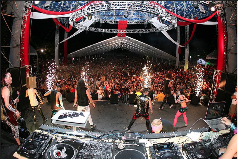 LMFAO Live.png