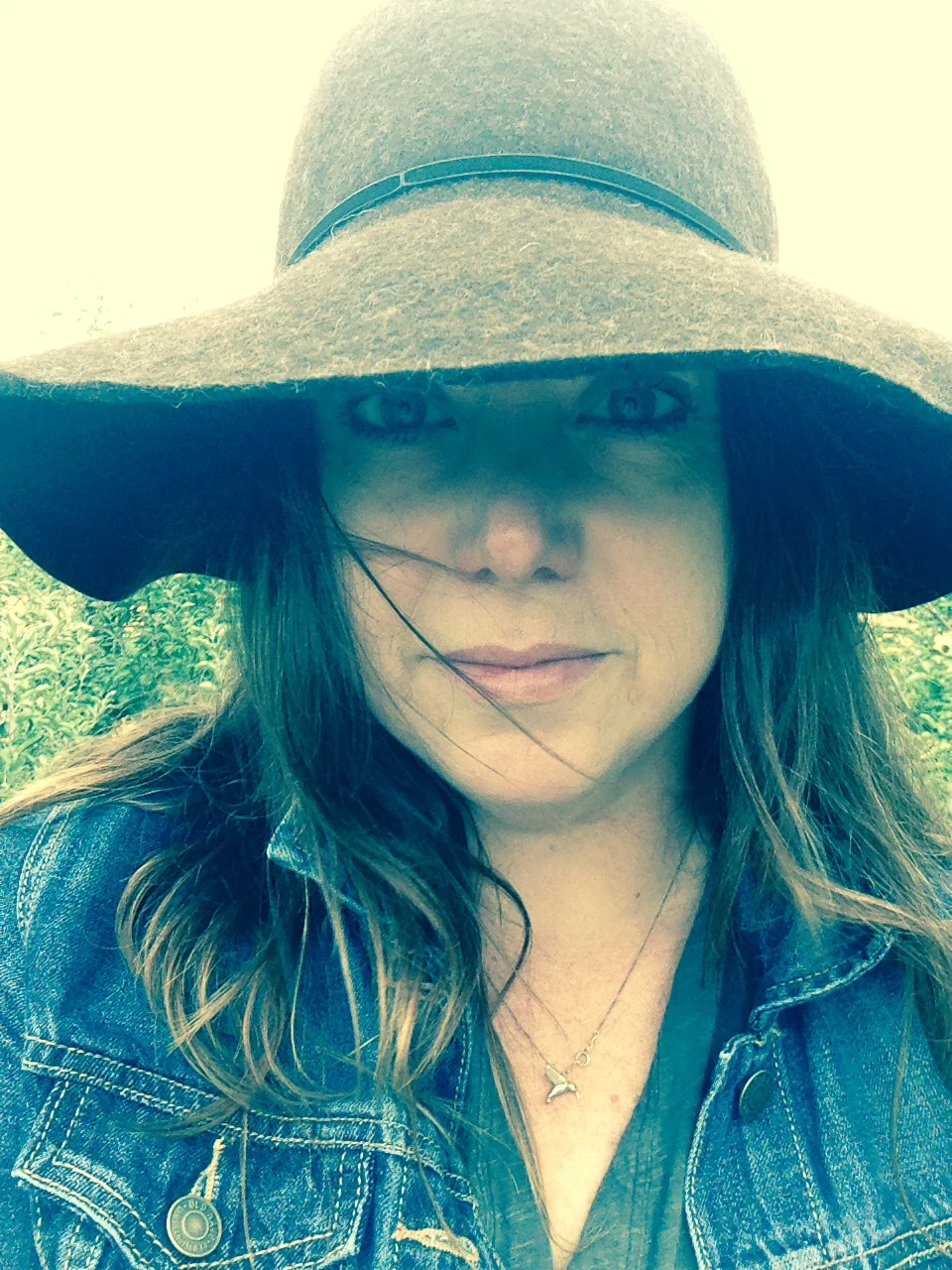 My iPhone is on its laaaaaaast legs. &nbsp;All my iPhone pictures now have a (completed unintended) yellow tint to them. &nbsp;At first I thought I would just ride out the vintage look wave, but I'm officially phone shopping now. &nbsp;