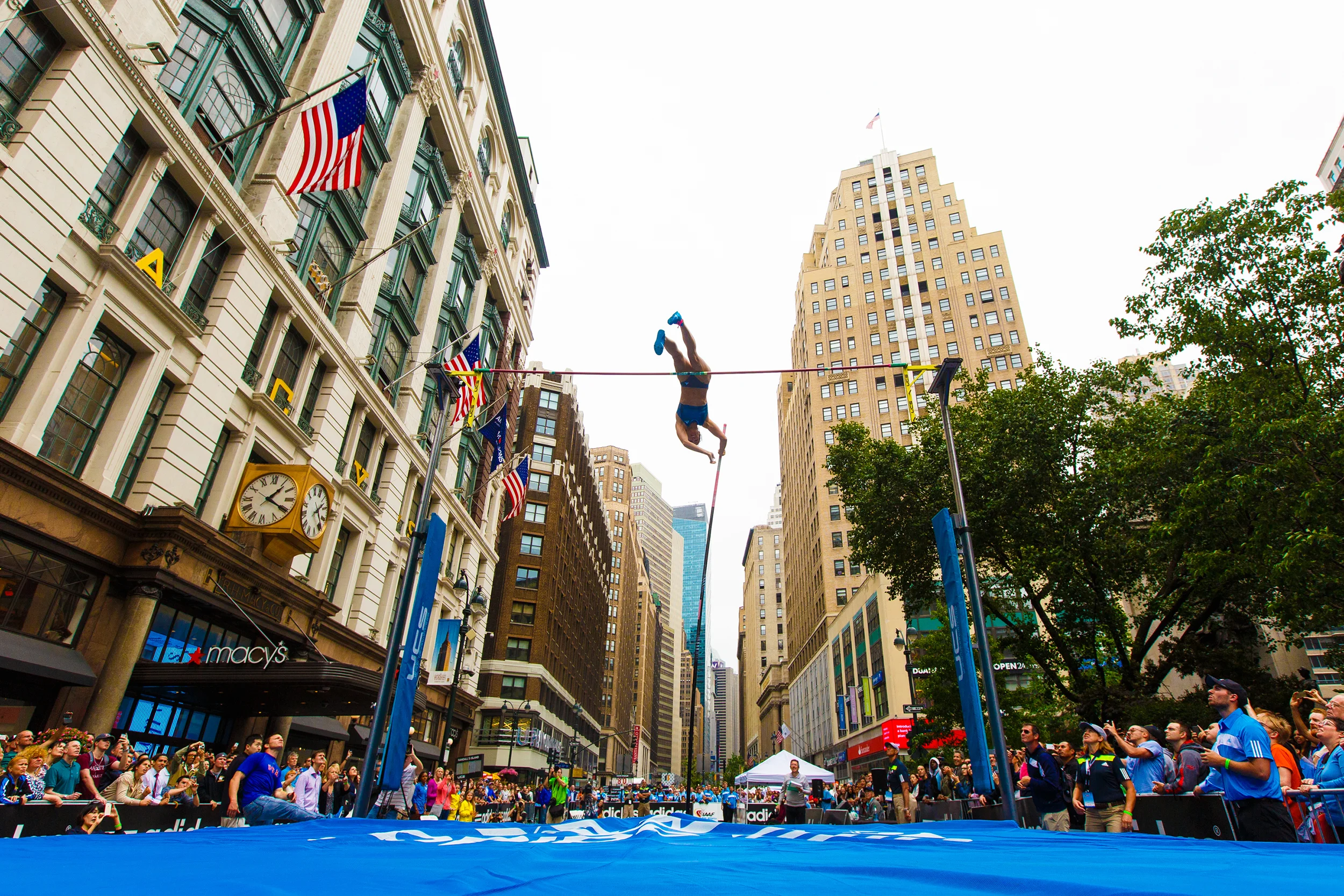 14.06.11.tw.si.nyc.polevault.062_2.jpg
