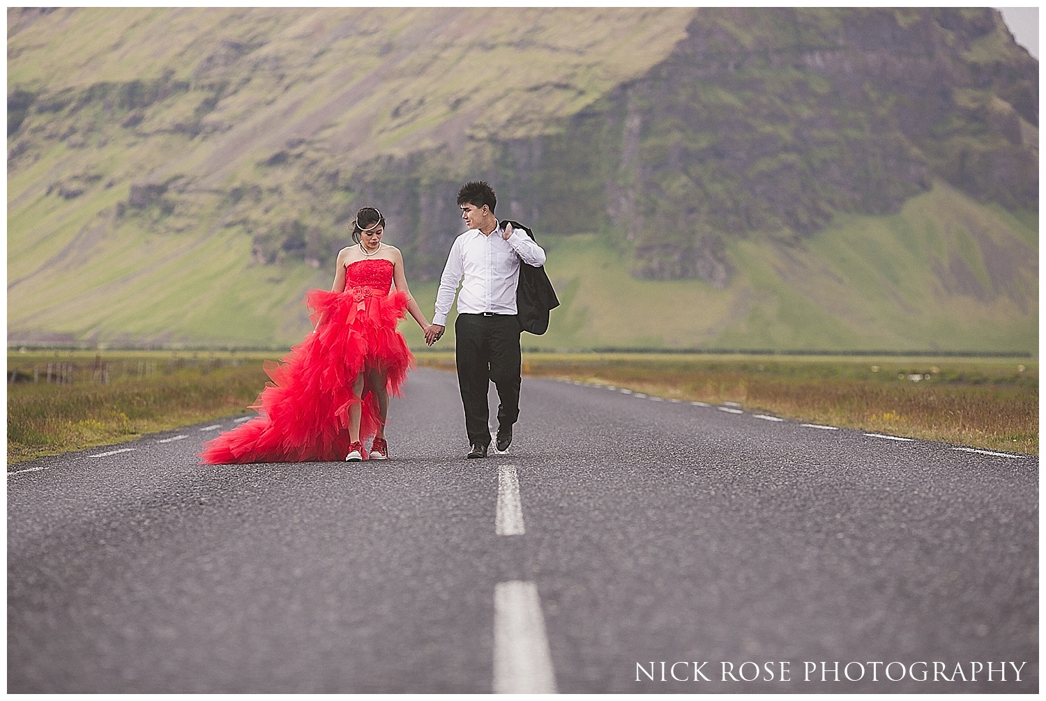 Engagement photographer Iceland