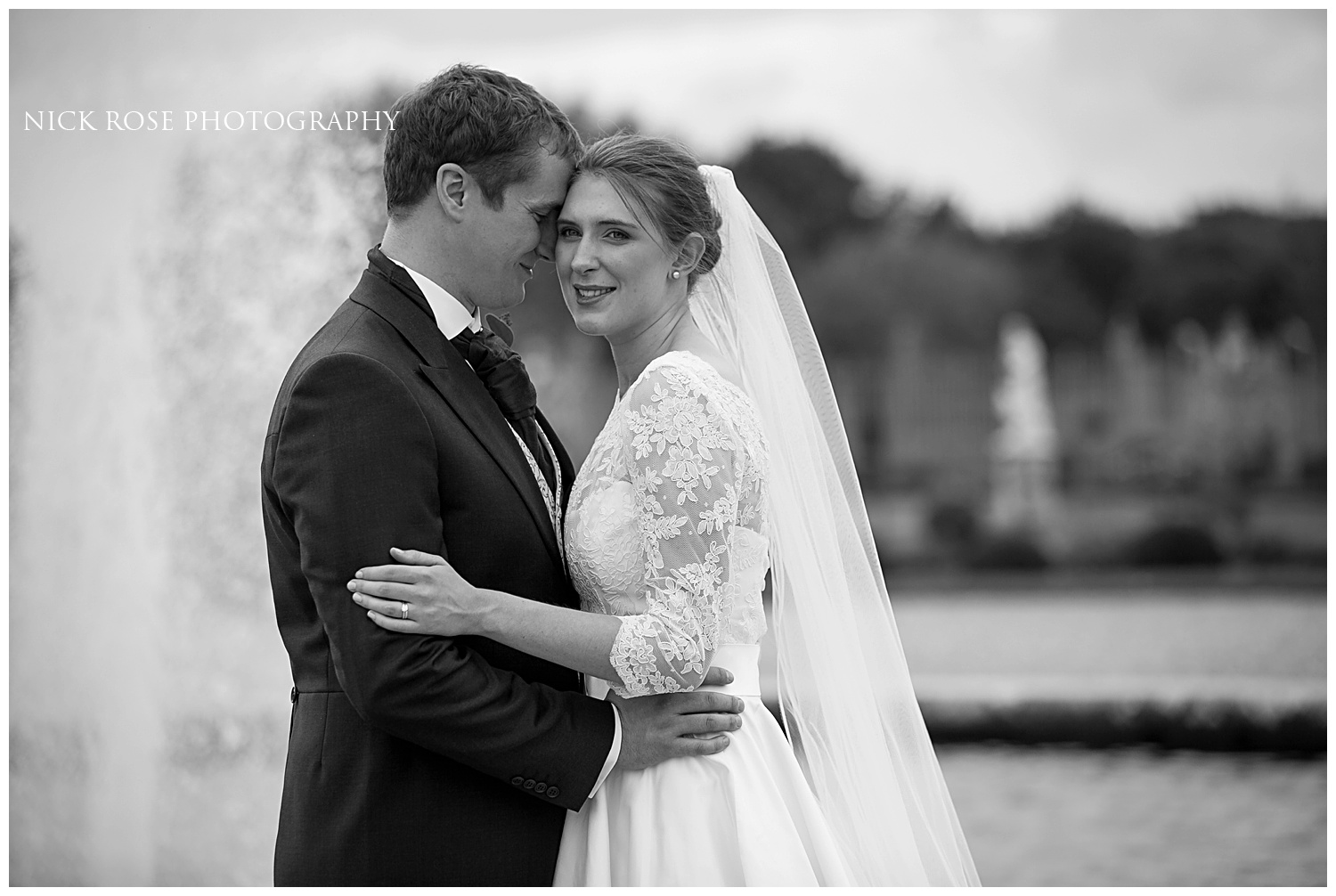 Hampton Court fountain wedding photography