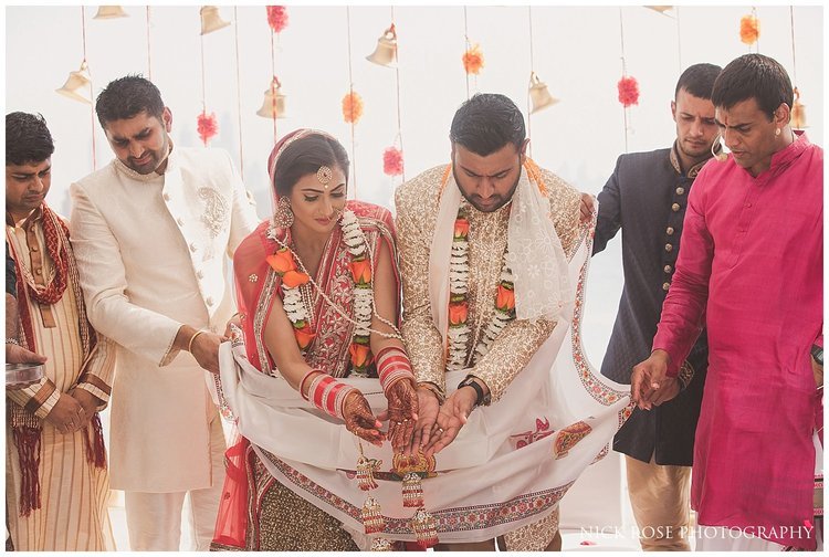  Bride and groom performing a Hindu wedding ceremony ritual&nbsp; 