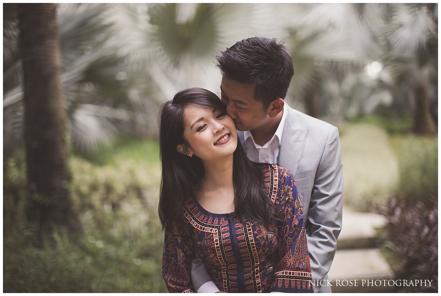  Pre wedding photography couple hugging each other at Gardens by the Bay in Singapore&nbsp; 