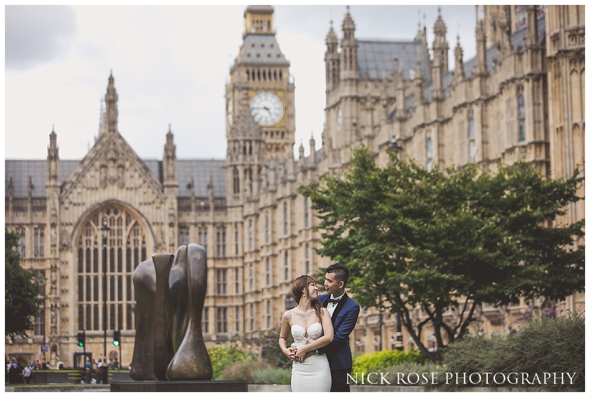  Hong Kong Bride and Groom in front of Big Ben during a pre wedding photography shoot in London 