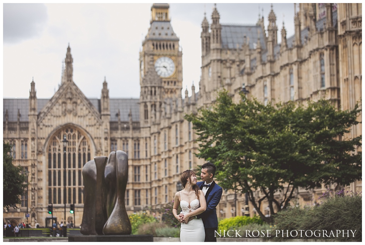 Hong Kong Bride and Groom in front of Big Ben during a pre wedding photography shoot in London