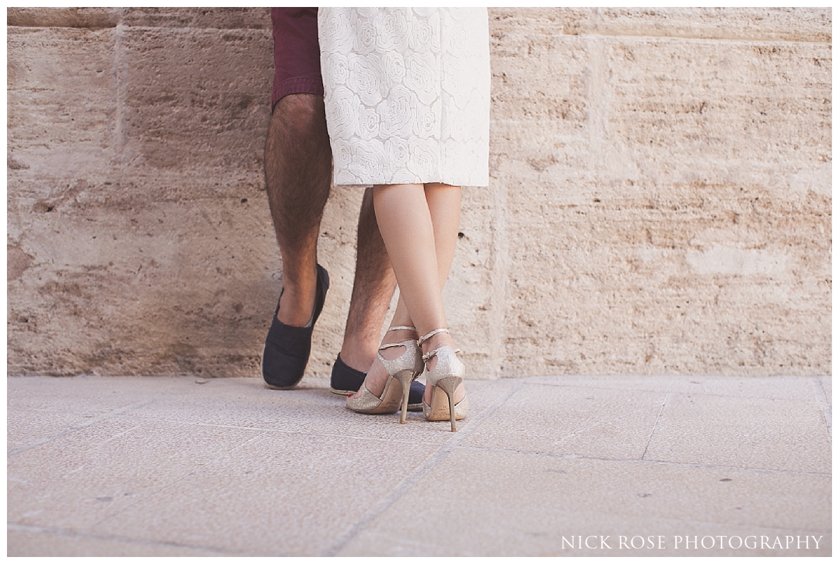  Destination engagement photography in the old town of Valencia, Spain 