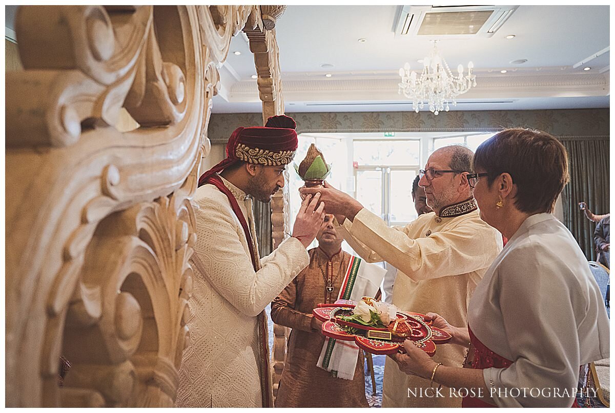 Shendish Manor Hindu Wedding Photography_0020.jpg