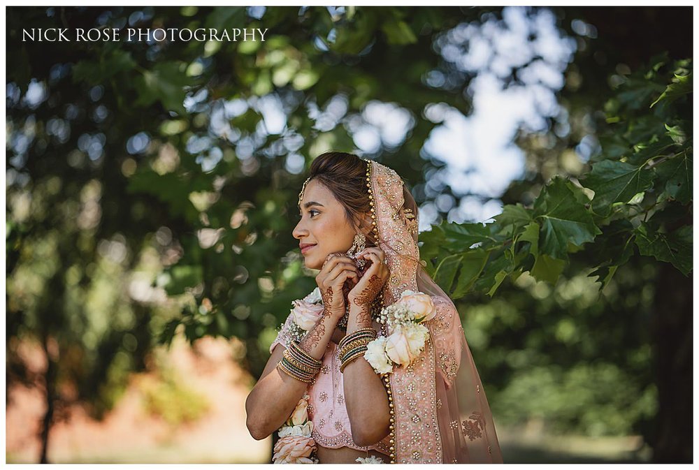  Bride getting ready for a Hindu Wedding at Hampton Court Palace 