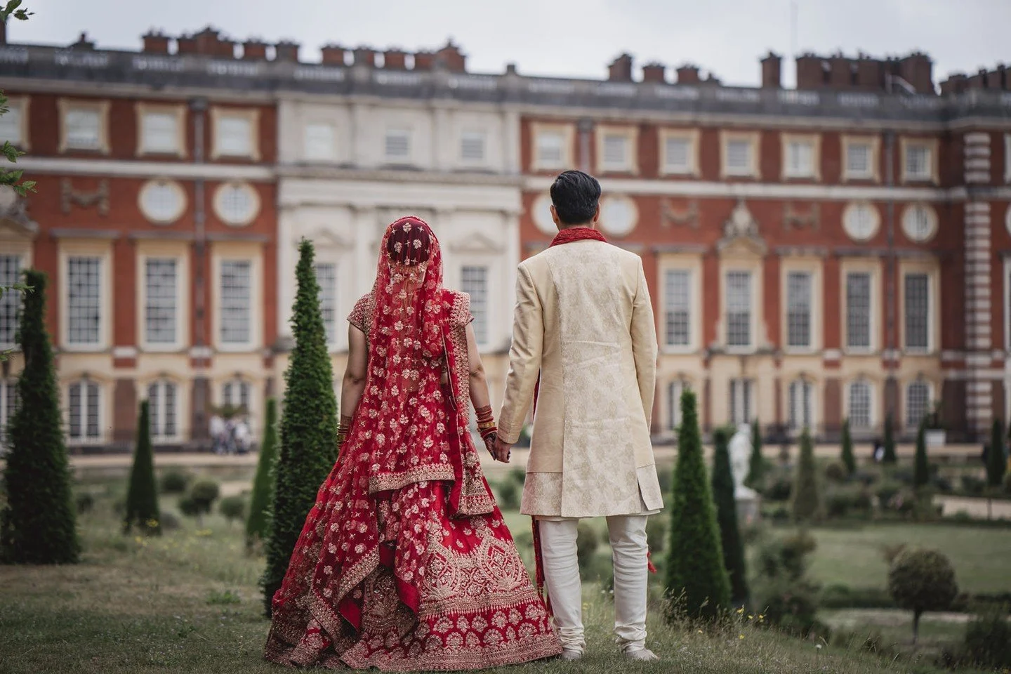 Hampton Court Palace is one of the most unique and stunning venues for an Indian wedding. I love capturing Hindu weddings and making the most of the beautiful grounds of Hampton Court Palace
#HamptonCourt #HRP #HRPEvents #IndianWeddingPhotography #Hi