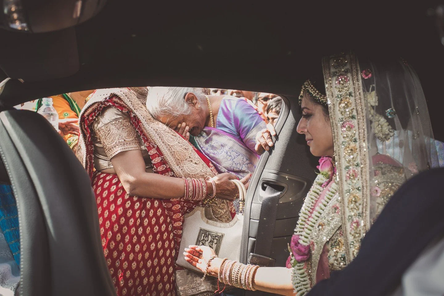 A touching moment for this Hindu vidaai
#Vidaai #HinduWedding #IndianWedding #WeddingMoments #EmotionalFarewell #IndianWeddingTraditions #nickrosephoto