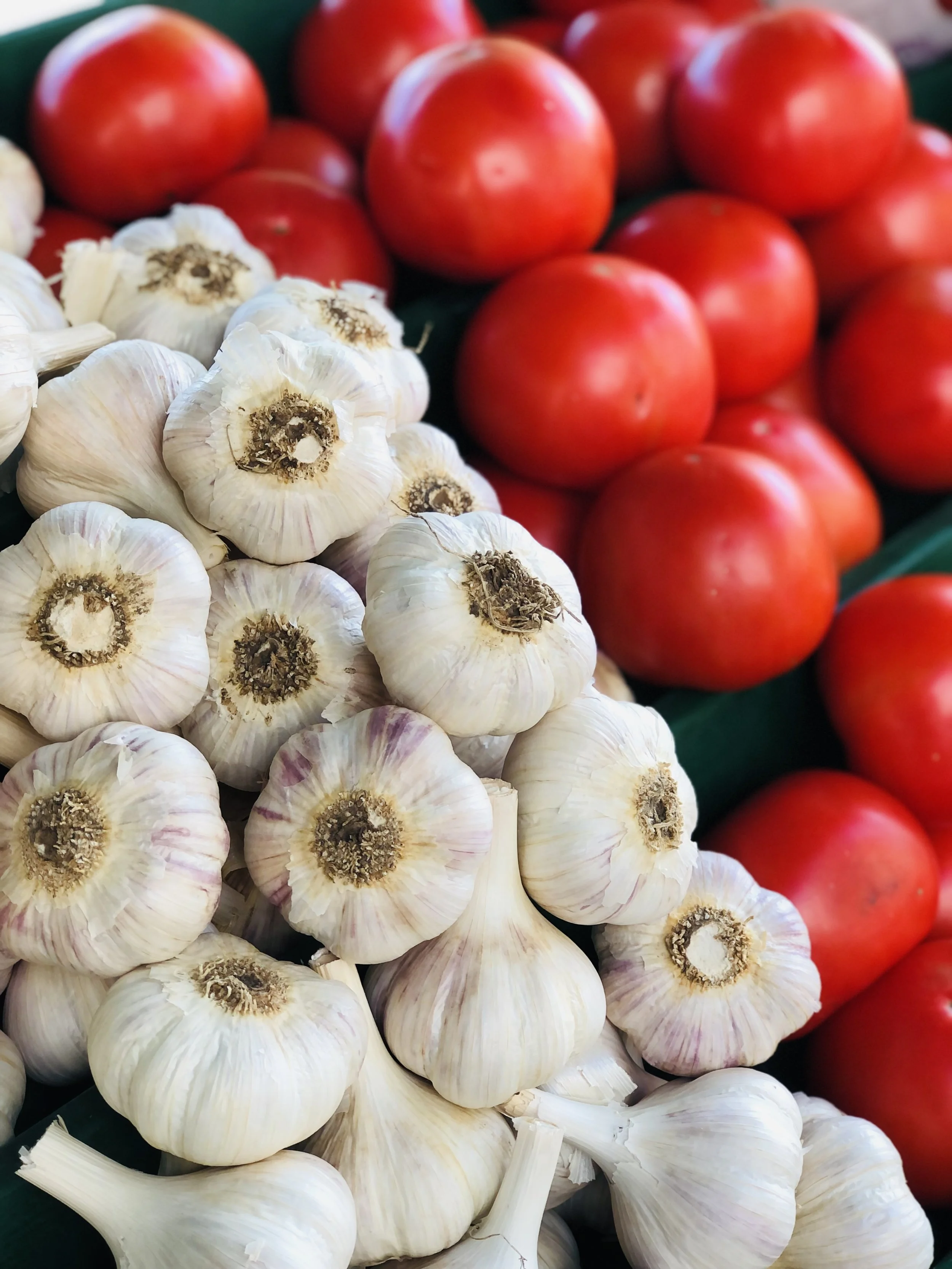 Allison's Farm Market Ontario Garlic, Tomatoes.JPEG