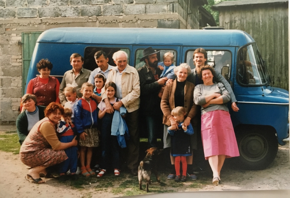 The whole family in front of the van that picked us up from Poznan